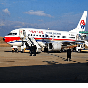 西庆航空运输航空快运业稳步发展的原因是什么？